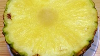 パイナップルの皮や底に白いカビ 食べられるの 見分け方や保存方法は それマジ
